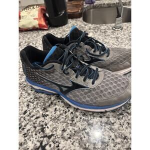 Mizuno Women’s Size 9 Wave Rider 18 Blue And Grey Running Shoes